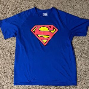 Under Armour Heat Gear Loose Fit Short Sleeve Shirt Size Large Superman